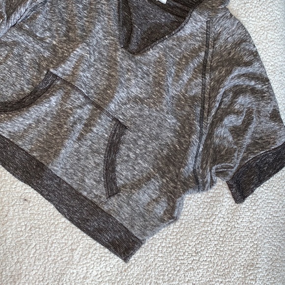 Derek Heart Black Gray Marled Cropped Hoodie — Large - Picture 2 of 7